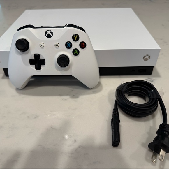 XBOX ONE X White 1TB - Picture 1 of 7